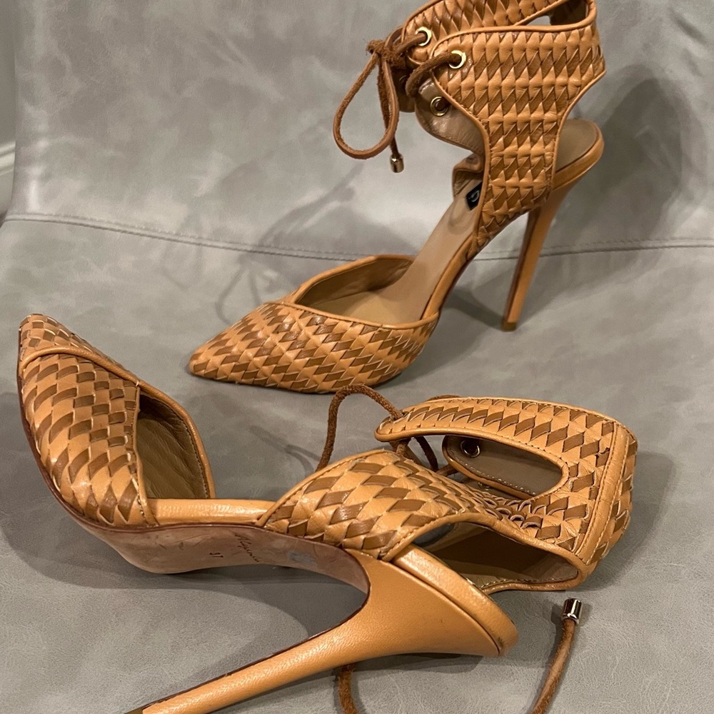 Alejandra G Sexy tie-up pumps